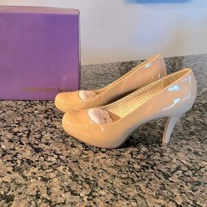 Madden Girl Getta Nude heels NIB 9